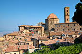 Volterra - Il profilo della citt dominato dal Battistero di San Giovanni e dal Campanile del Duomo.